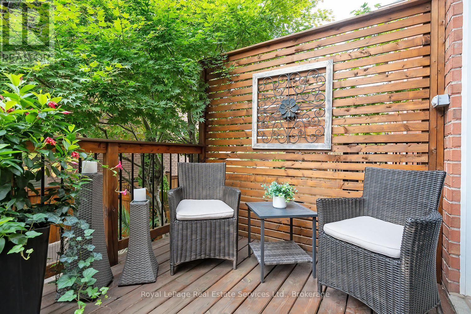 207 TAWNY CRESCENT - 36