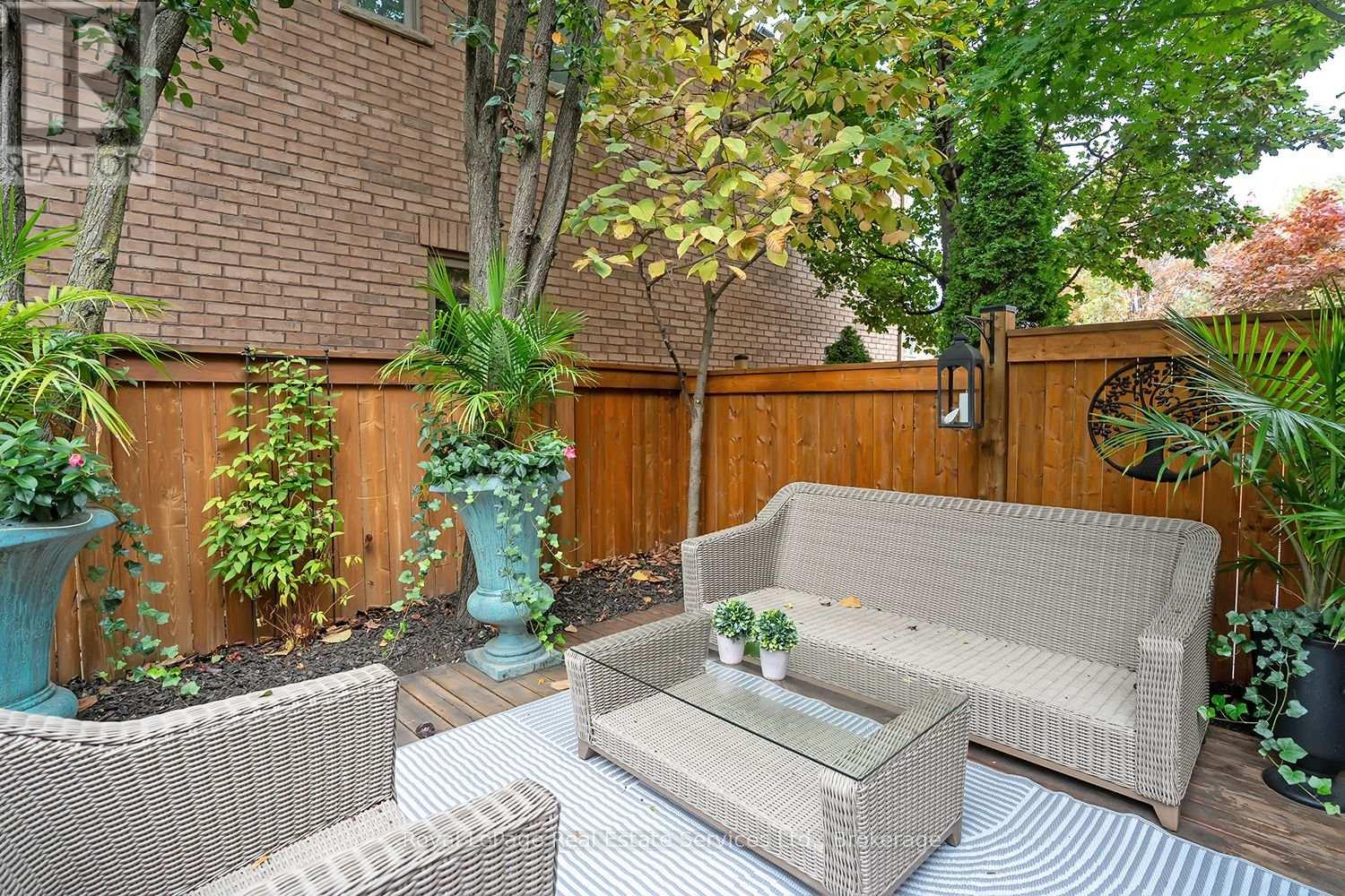 207 TAWNY CRESCENT - 37