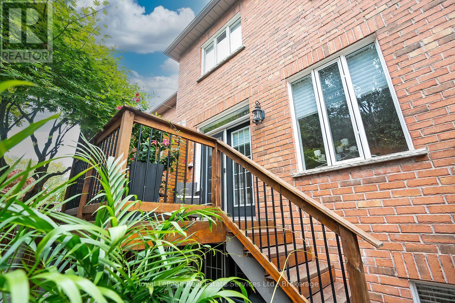 207 TAWNY CRESCENT - 41