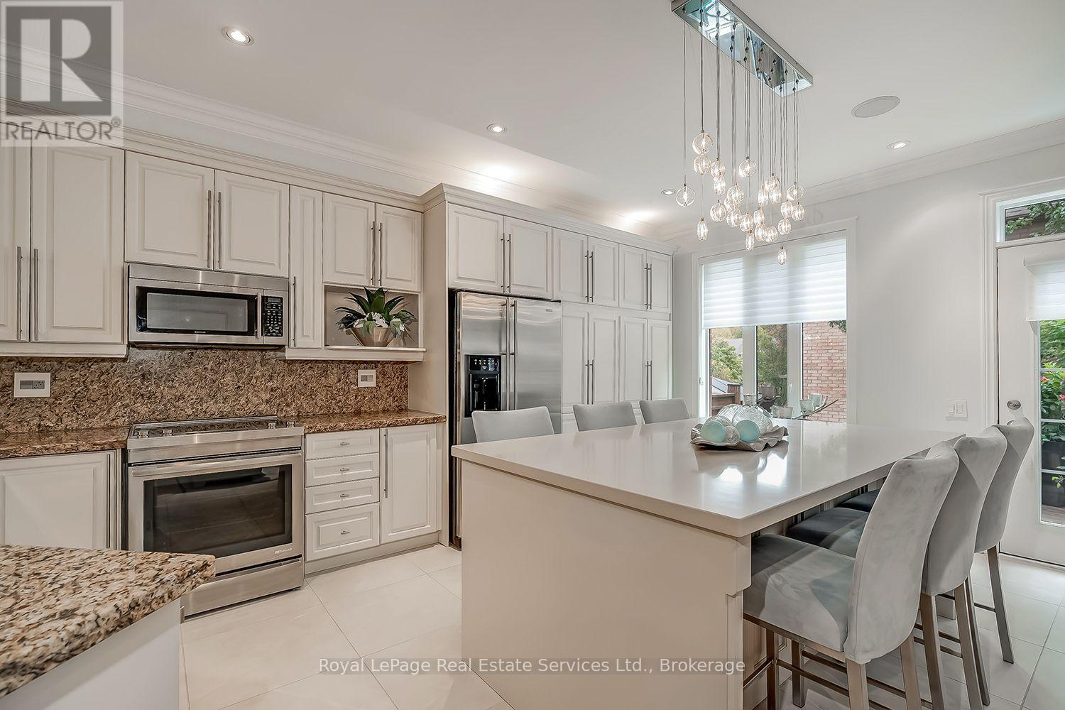 207 TAWNY CRESCENT - 8