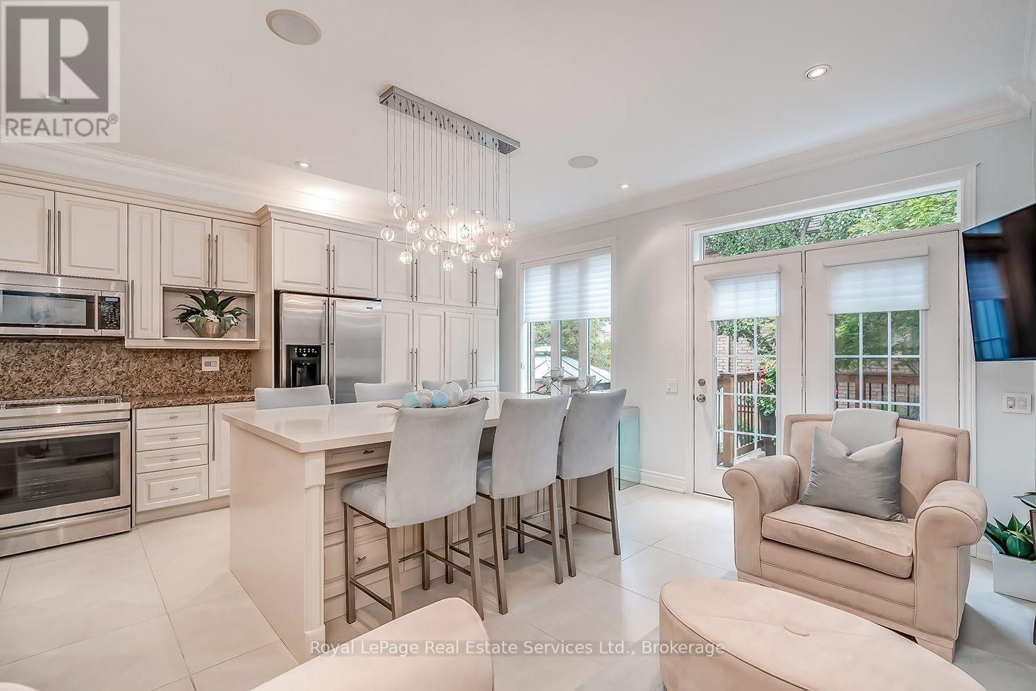 207 TAWNY CRESCENT - 9