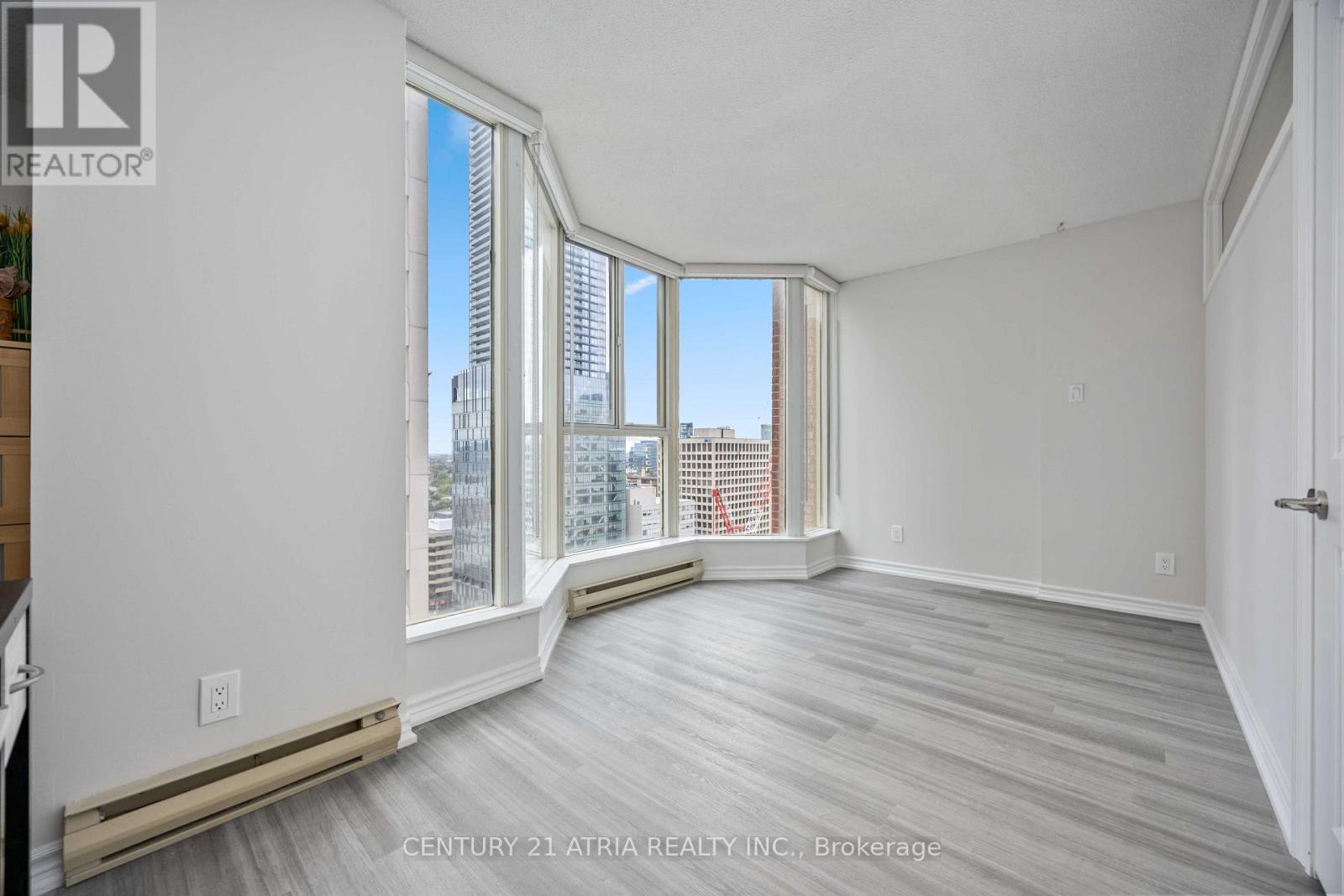55 Centre Avenue — photo 15