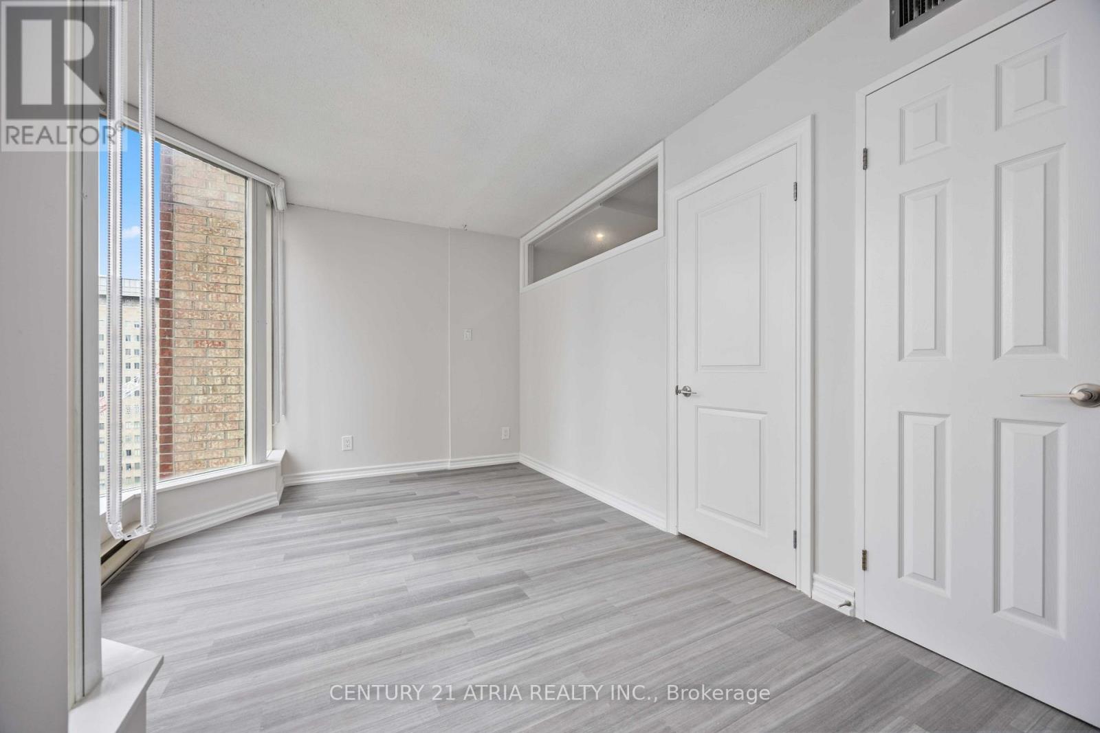 55 Centre Avenue — photo 16