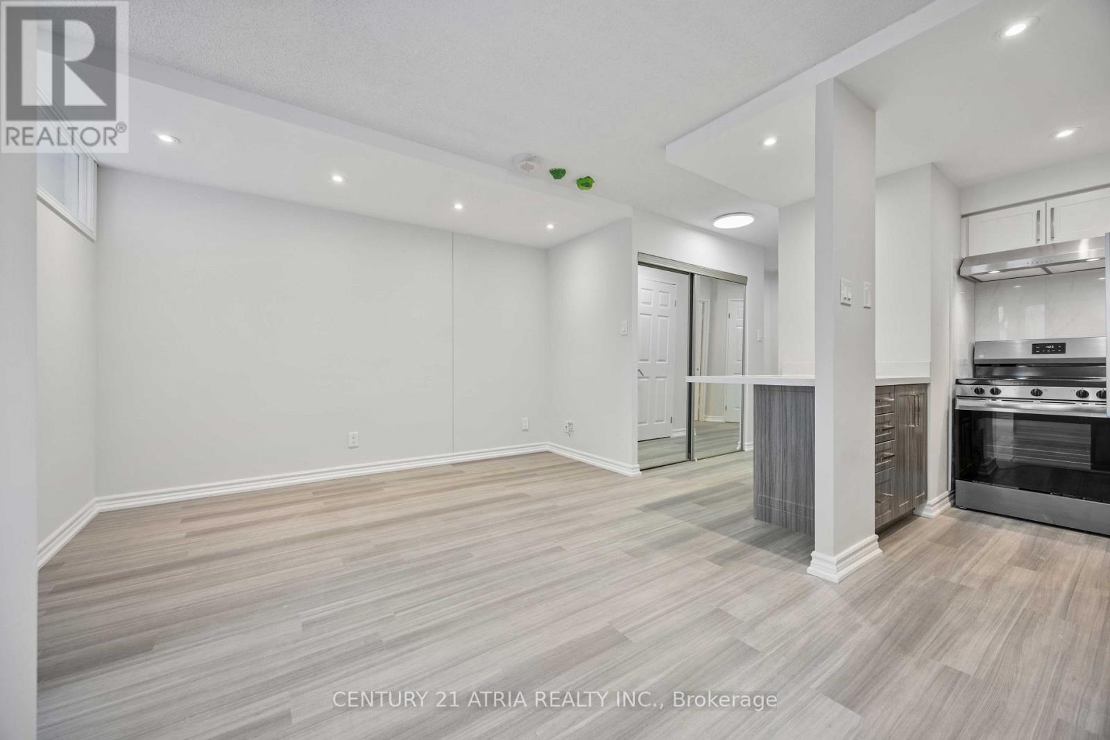 55 Centre Avenue — photo 3