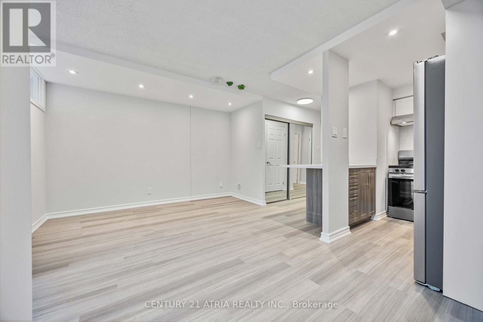 55 Centre Avenue — photo 4