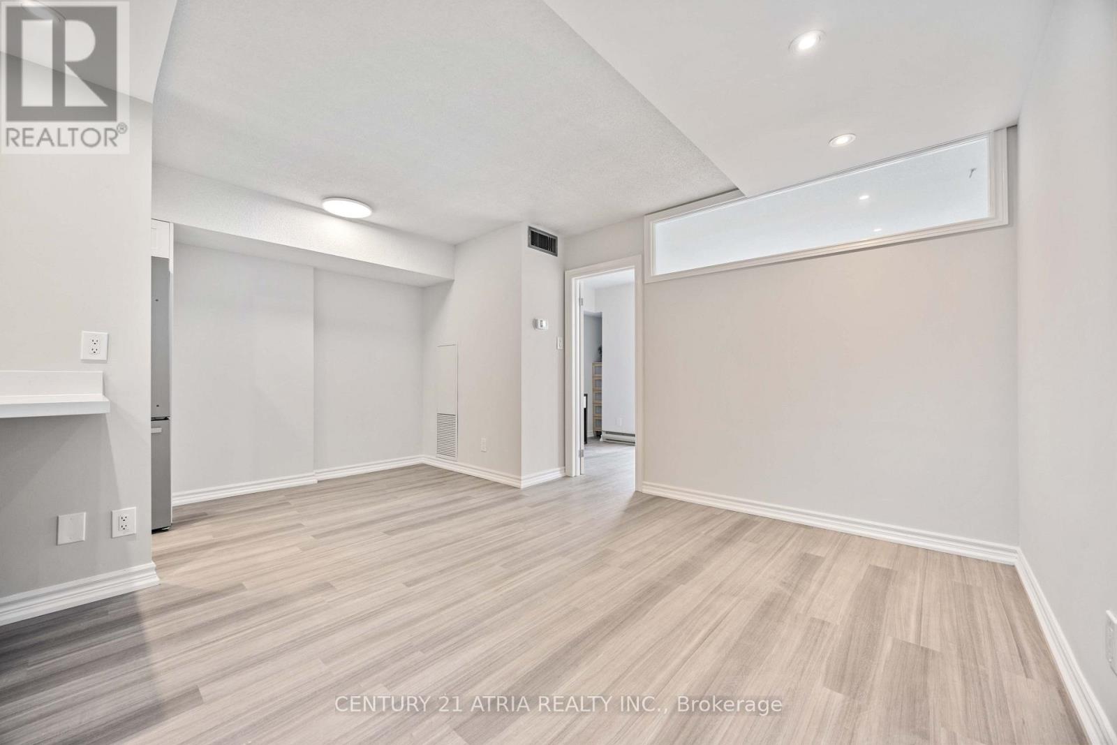 55 Centre Avenue — photo 8