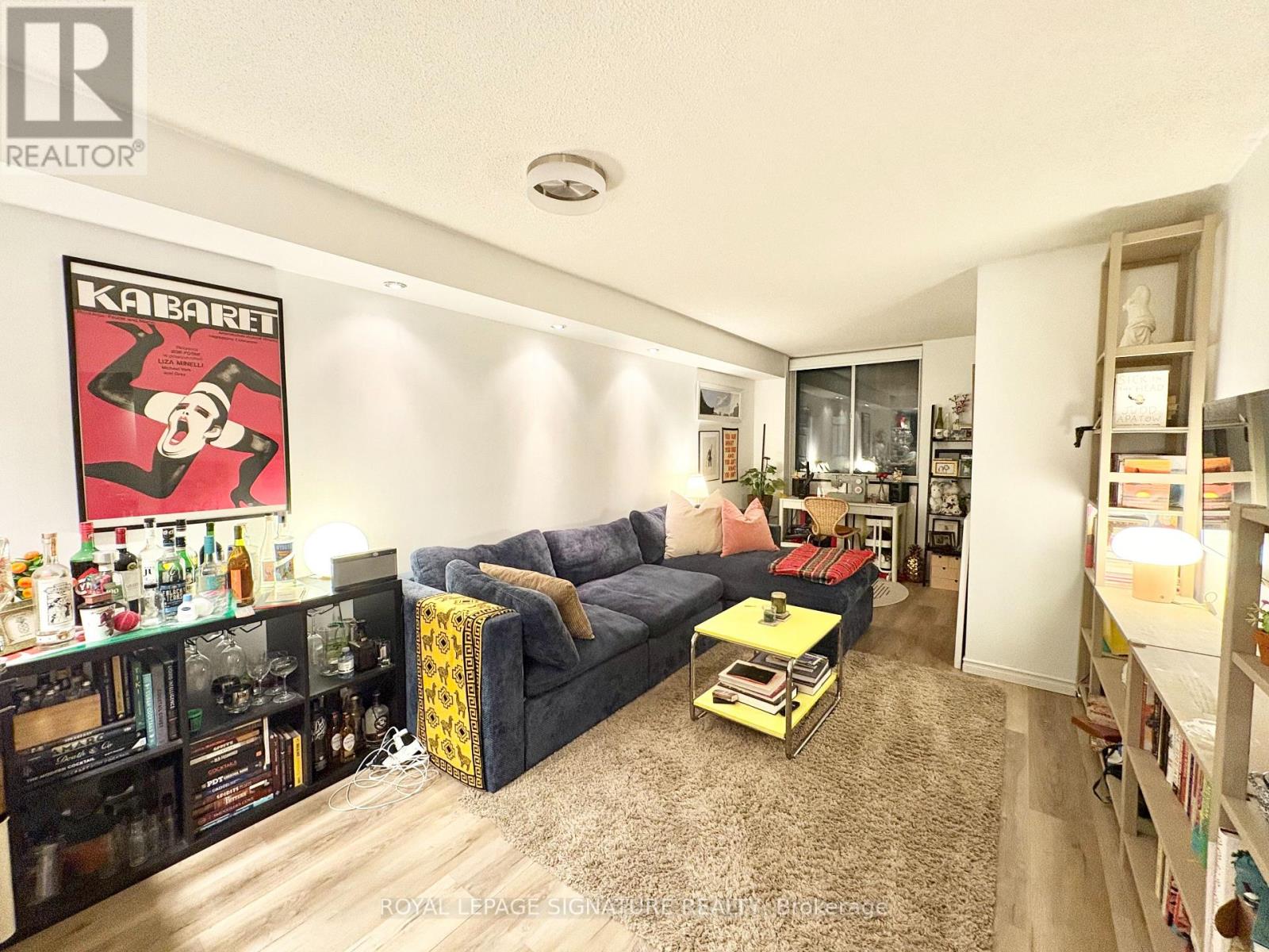 801 King Street West — photo 1
