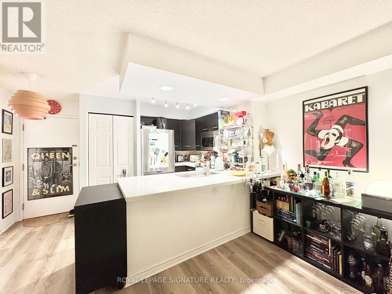 801 King Street West — photo 4