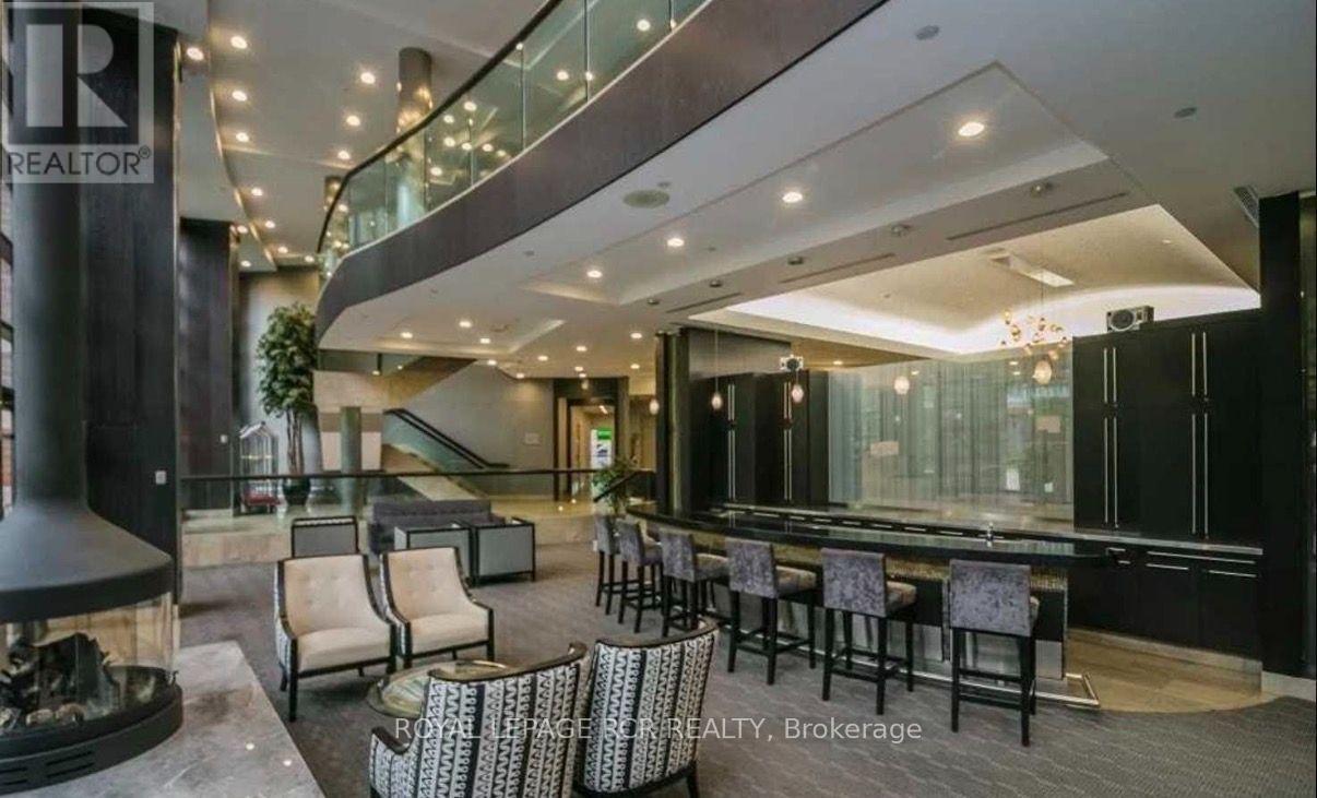 33 Sheppard Avenue — photo 20