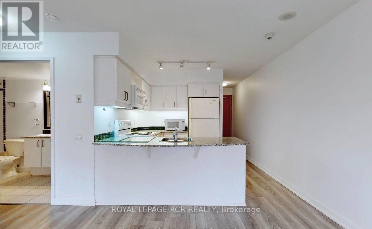 33 Sheppard Avenue — photo 7