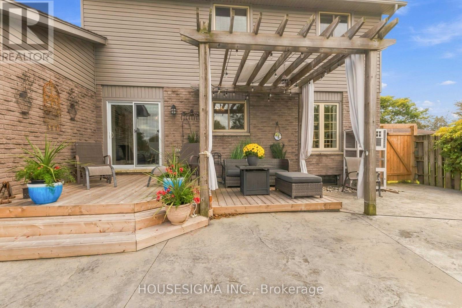 711 BUTLER AVENUE - 35