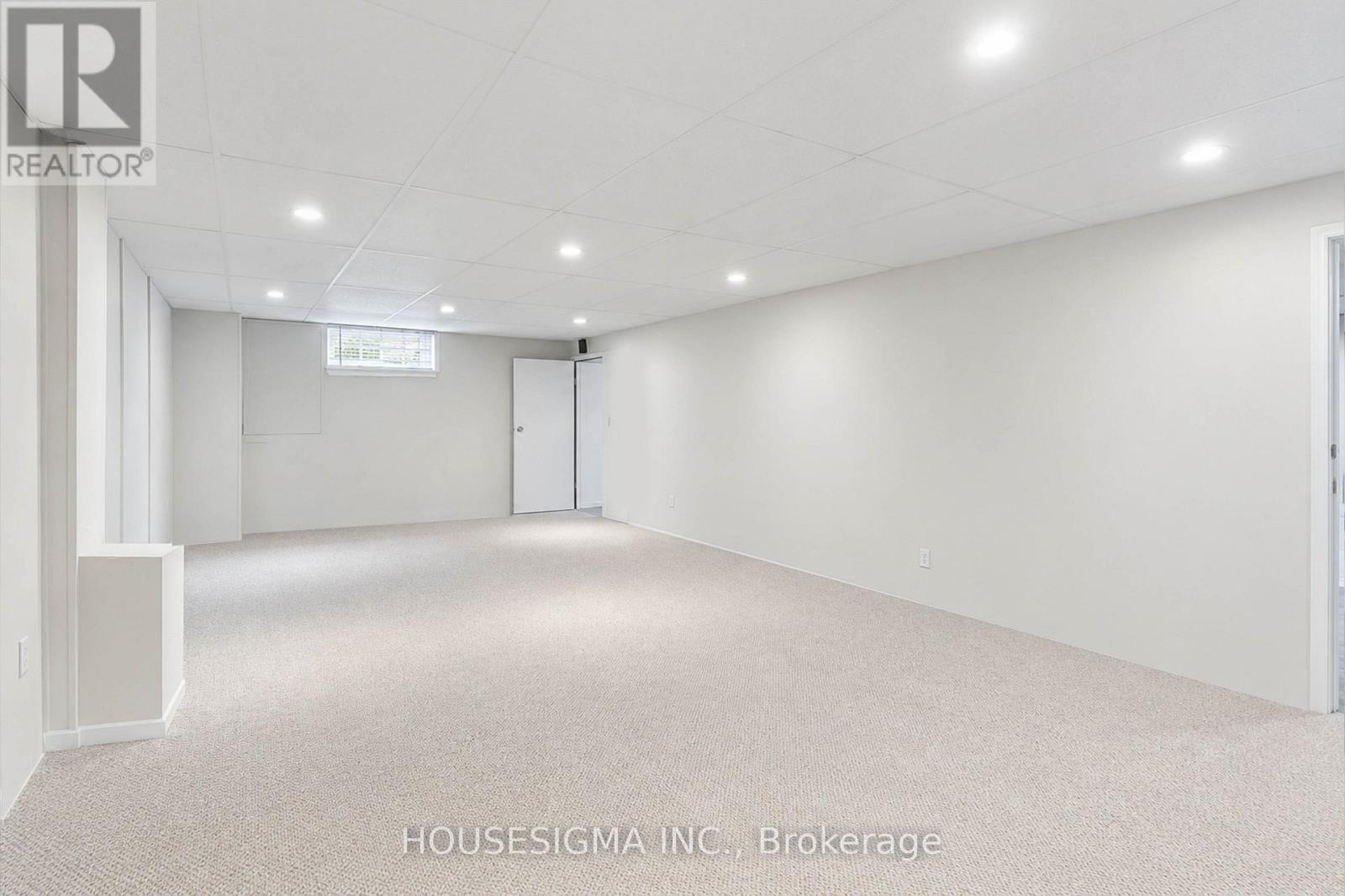 711 BUTLER AVENUE - 32
