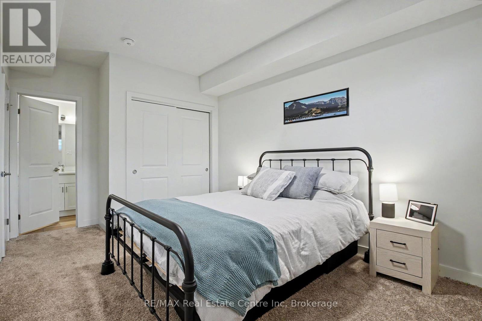 824 Woolwich Street — photo 18