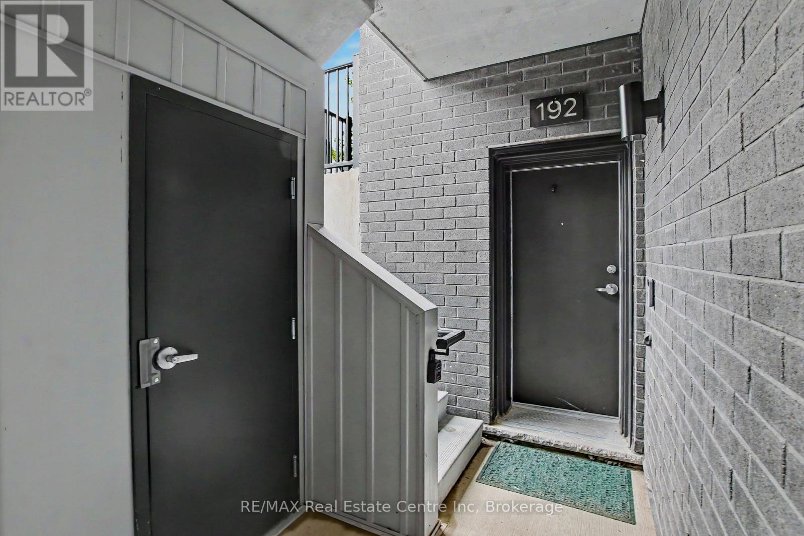824 Woolwich Street — photo 21