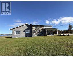 Living room - 4595 Route 113, Haut Lameque, NB E8T3L5 Photo 12