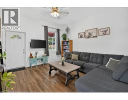 Living room - 147 Pearl Street, Brantford, ON N3T3P5 Photo 8
