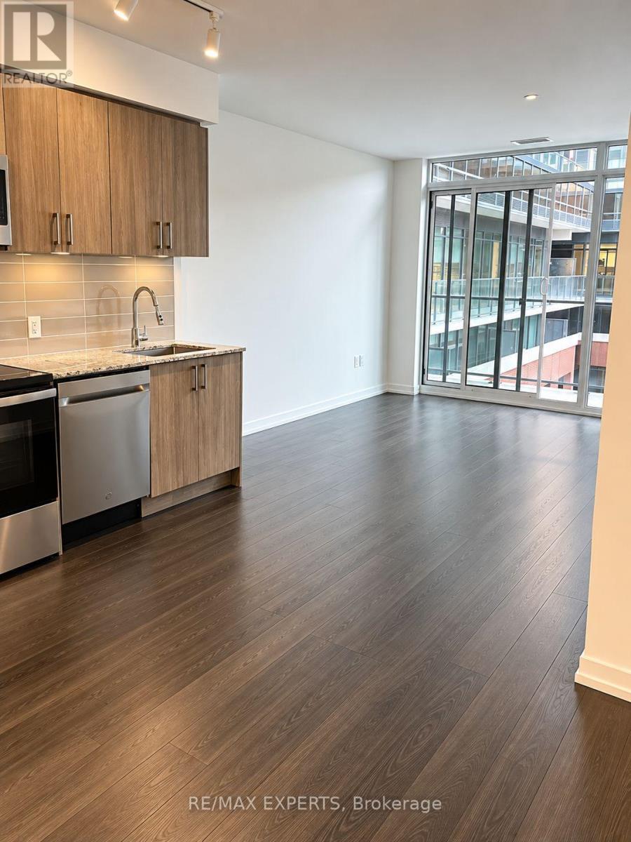 4010 Eglinton Avenue West — photo 10