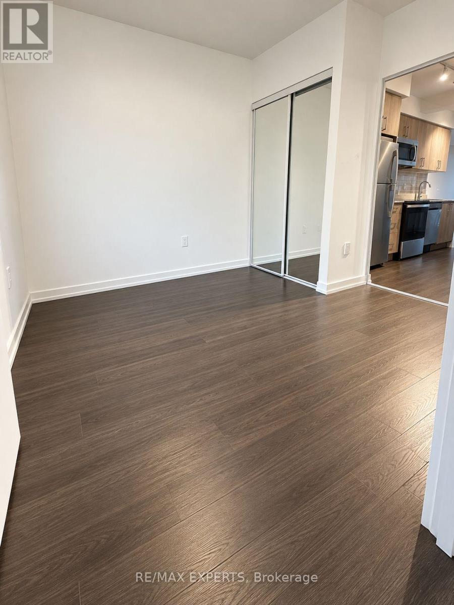 4010 Eglinton Avenue West — photo 12