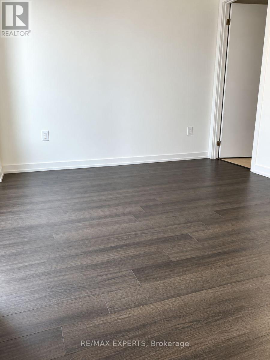 4010 Eglinton Avenue West — photo 15