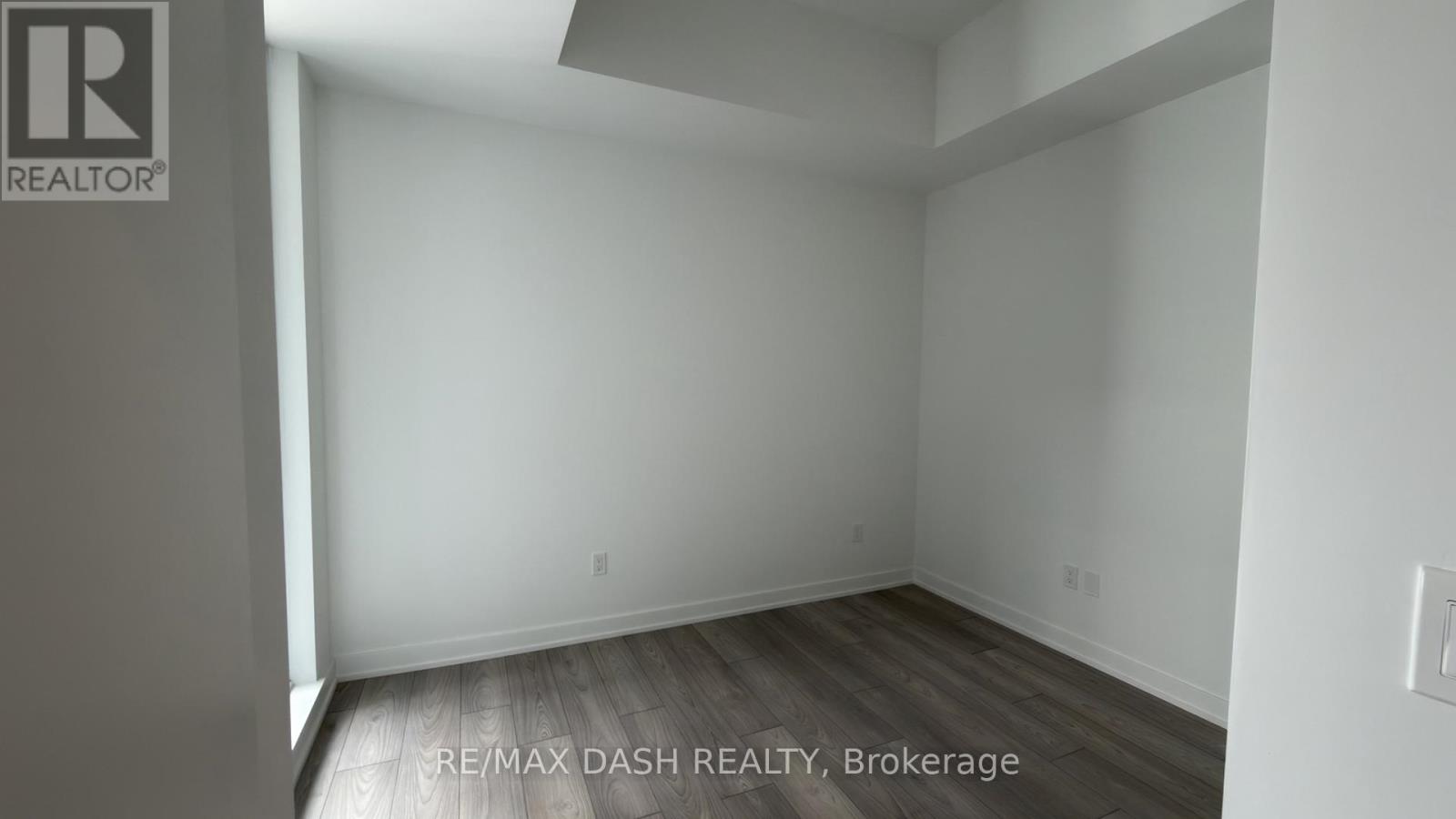 1007 The Queensway Avenue — photo 10