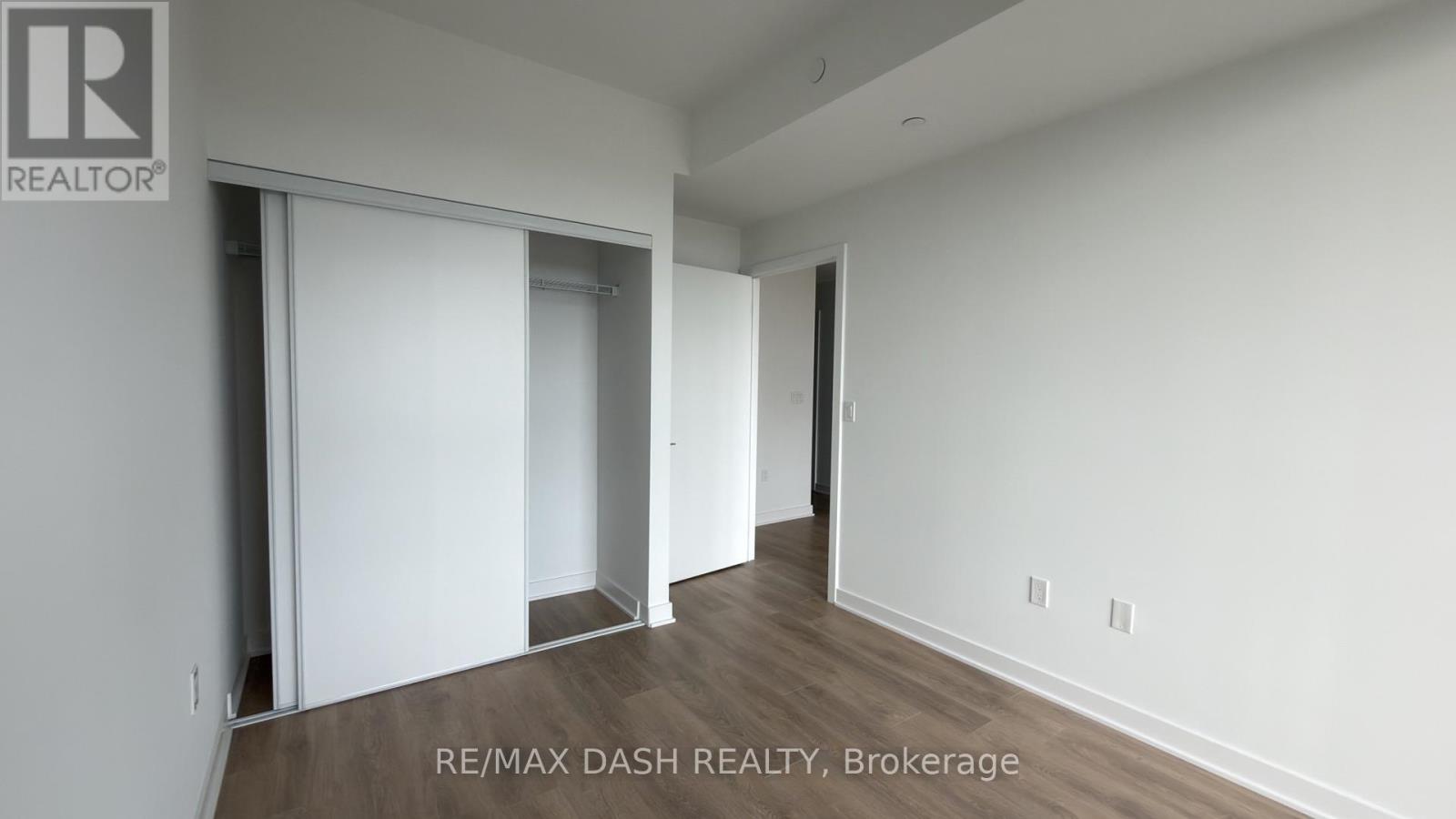 1037 The Queensway Avenue — photo 12