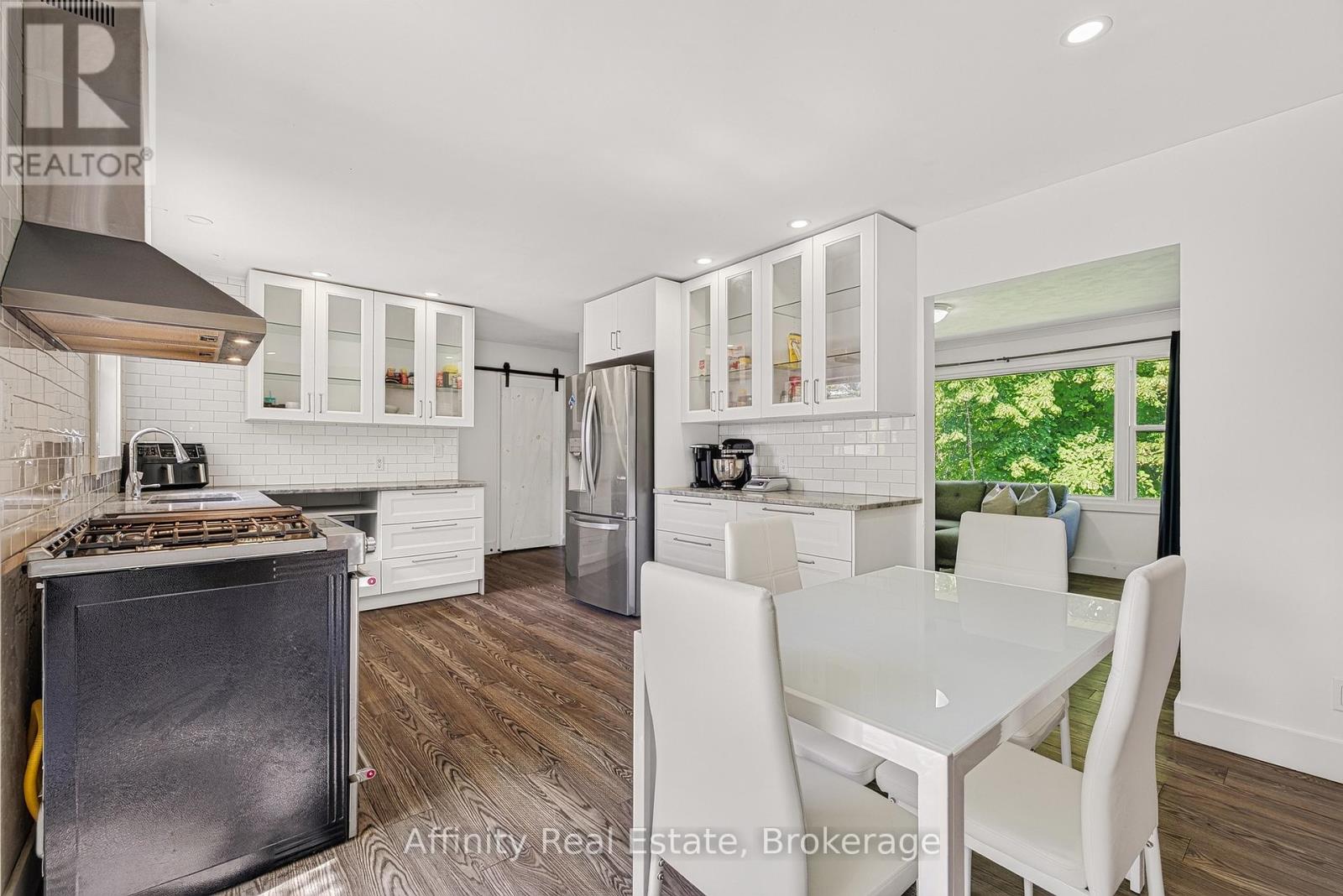 18 Willowdale Street, Brantford, ON photo 7