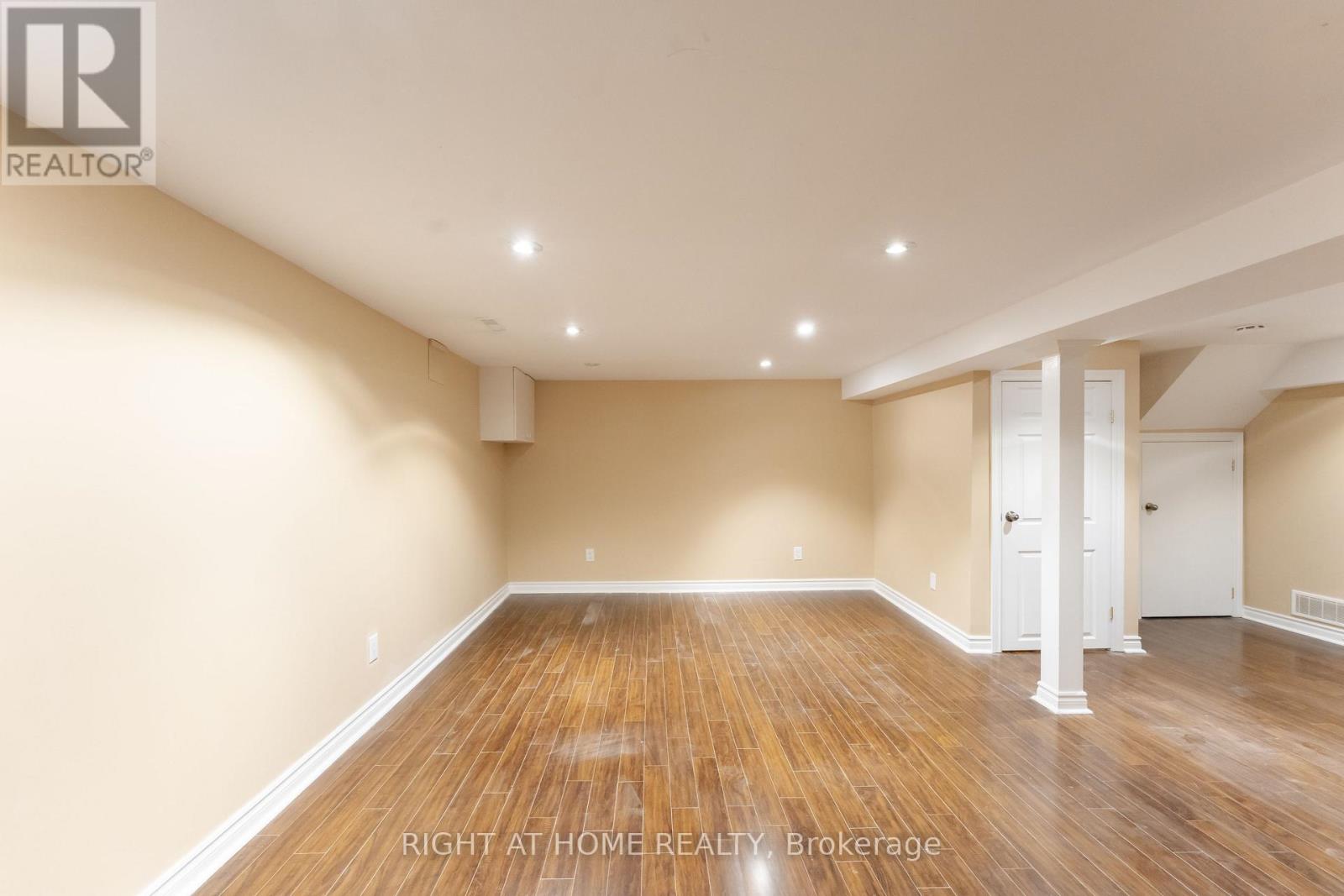 2825 Gananoque Drive — photo 32