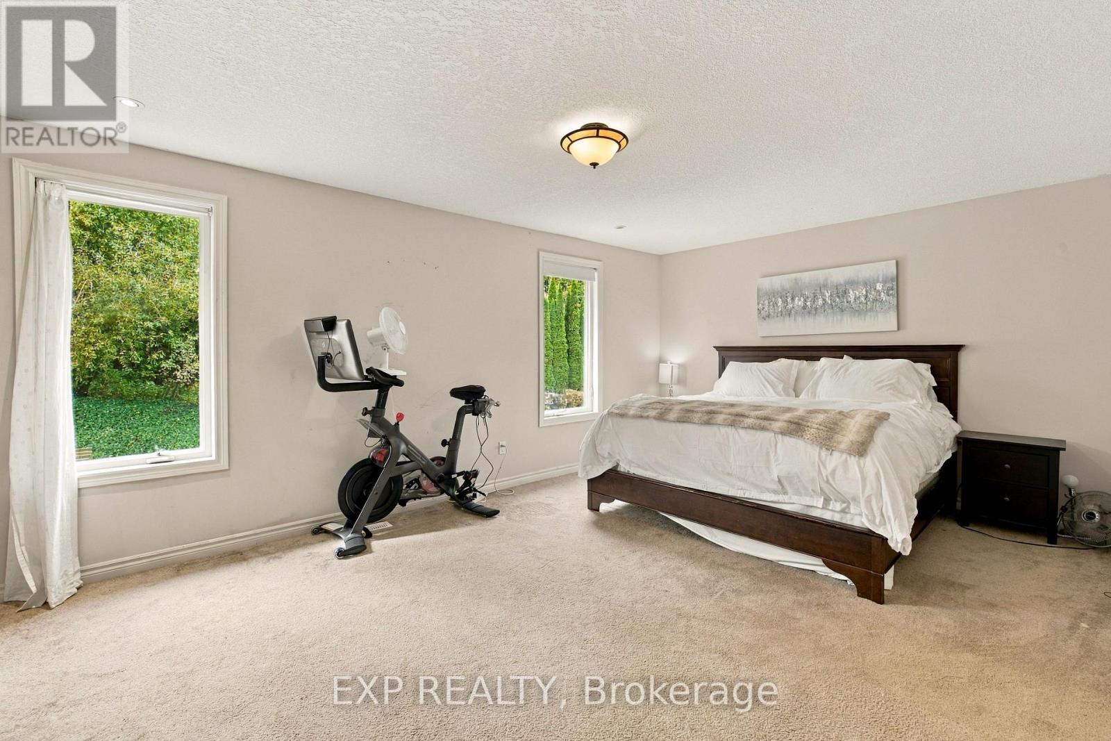 697 Rhine Fall Drive, Waterloo, ON photo 32