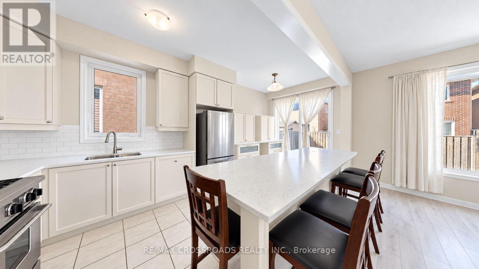 1754 Hayden Lane, Pickering, ON photo 10