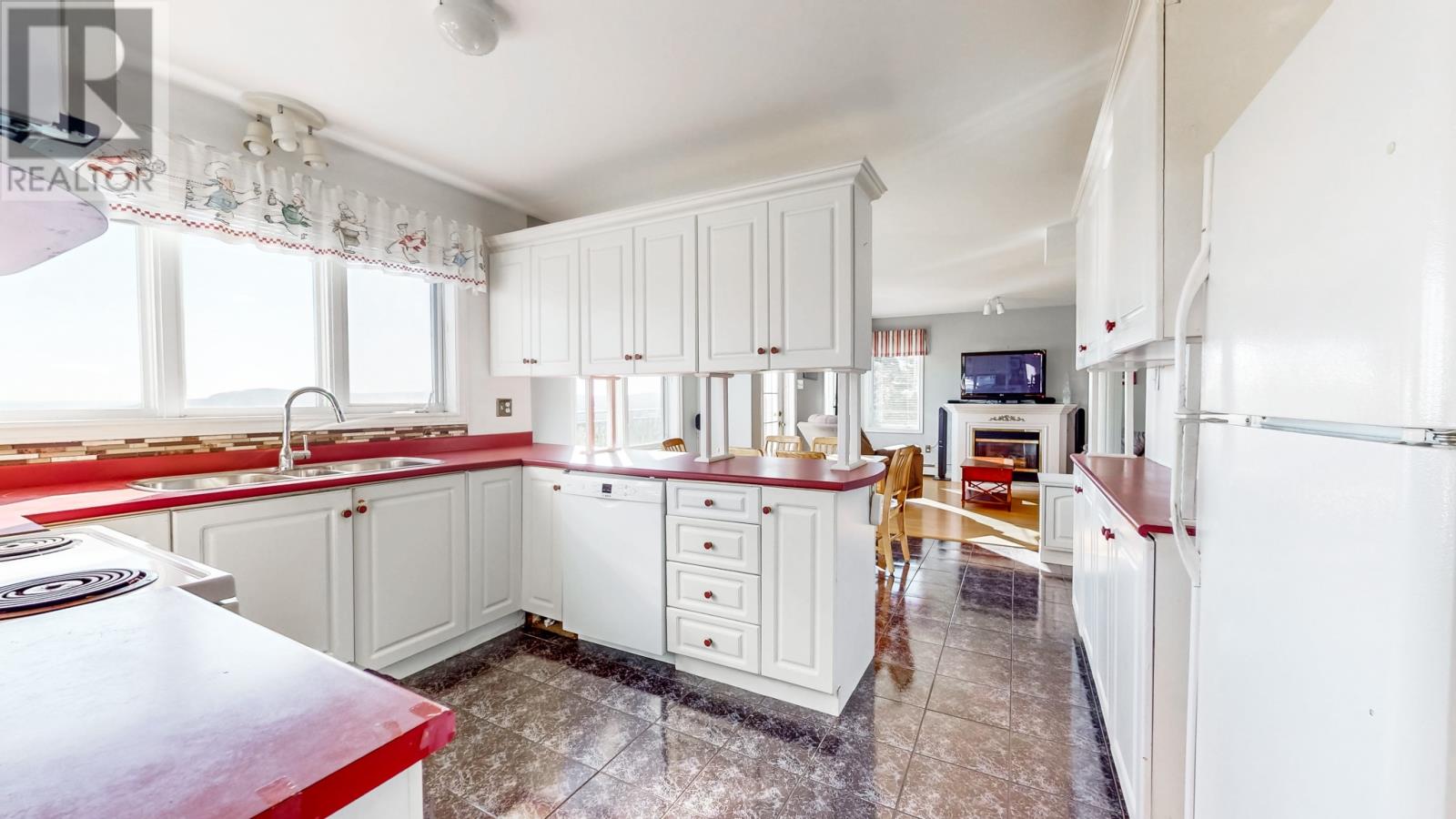 1696 Torbay Road - 14