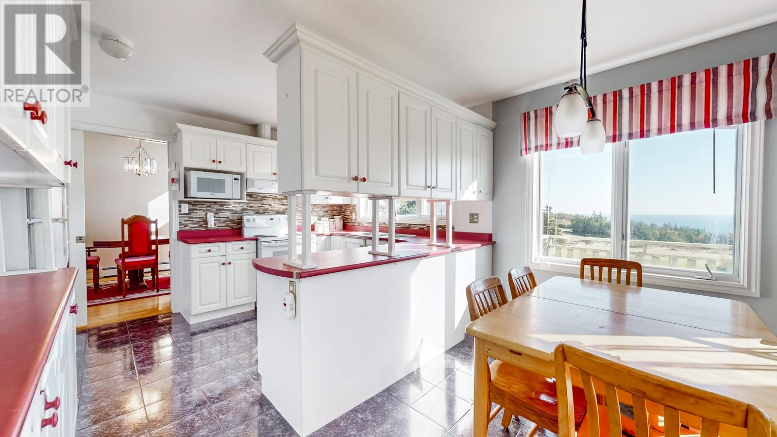 1696 Torbay Road - 15