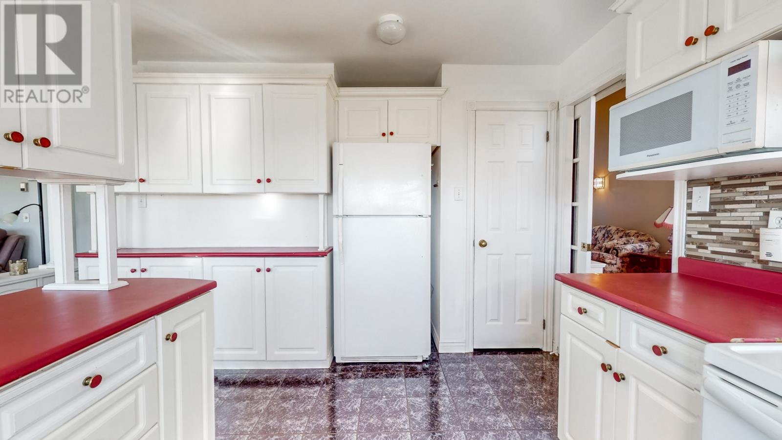 1696 Torbay Road - 16
