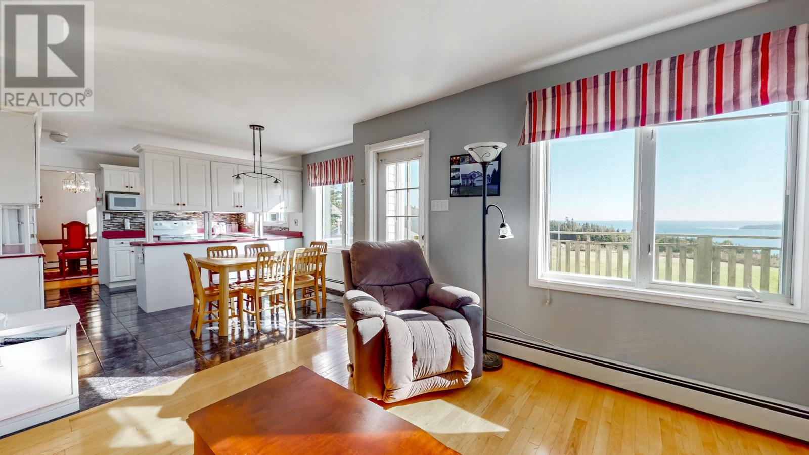1696 Torbay Road - 20