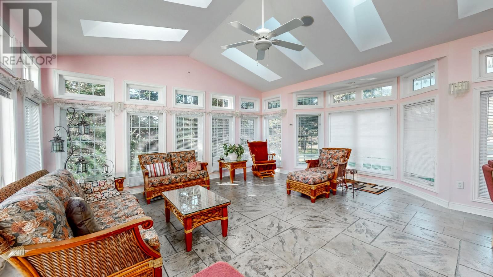 1696 Torbay Road - 23