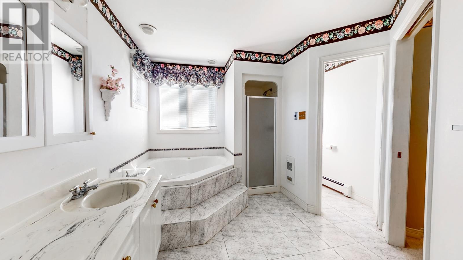 1696 Torbay Road - 29