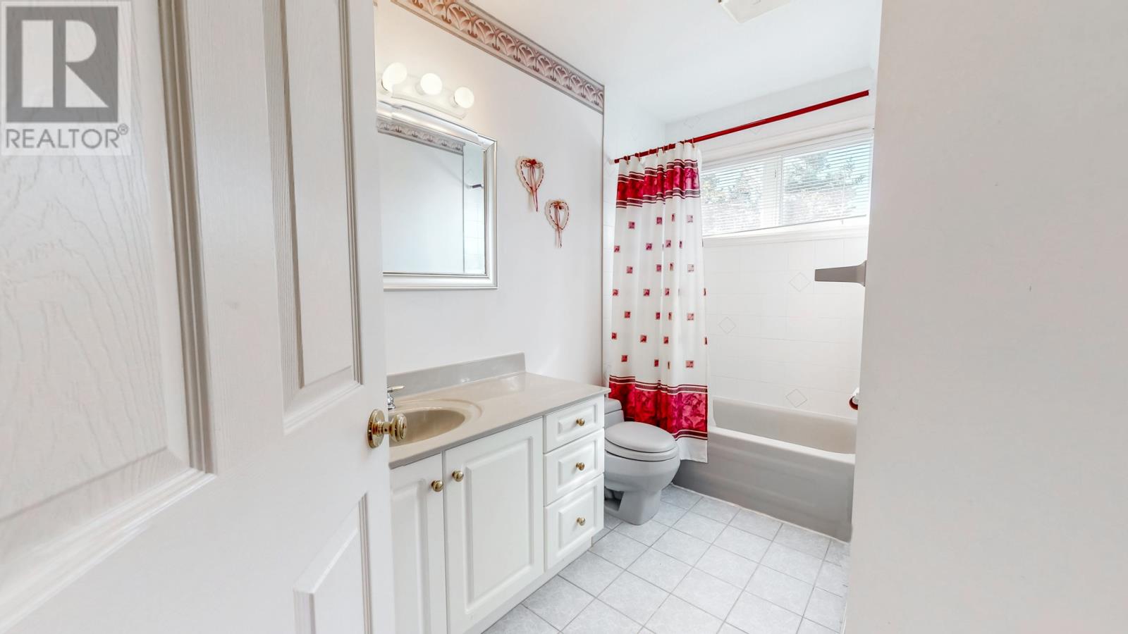 1696 Torbay Road - 33