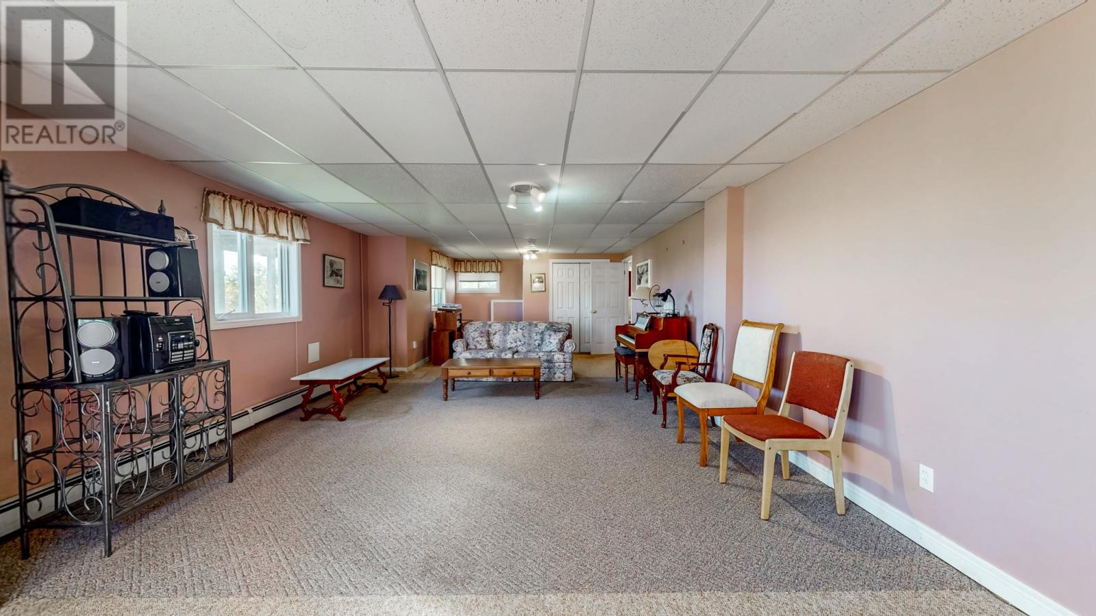 1696 Torbay Road - 35