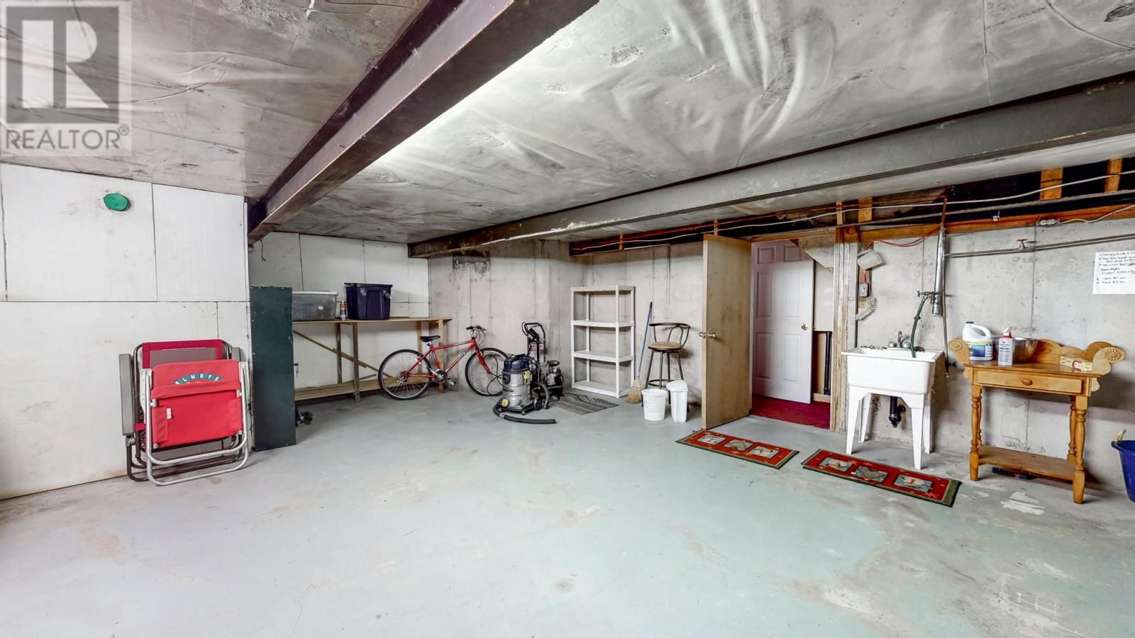 1696 Torbay Road - 39