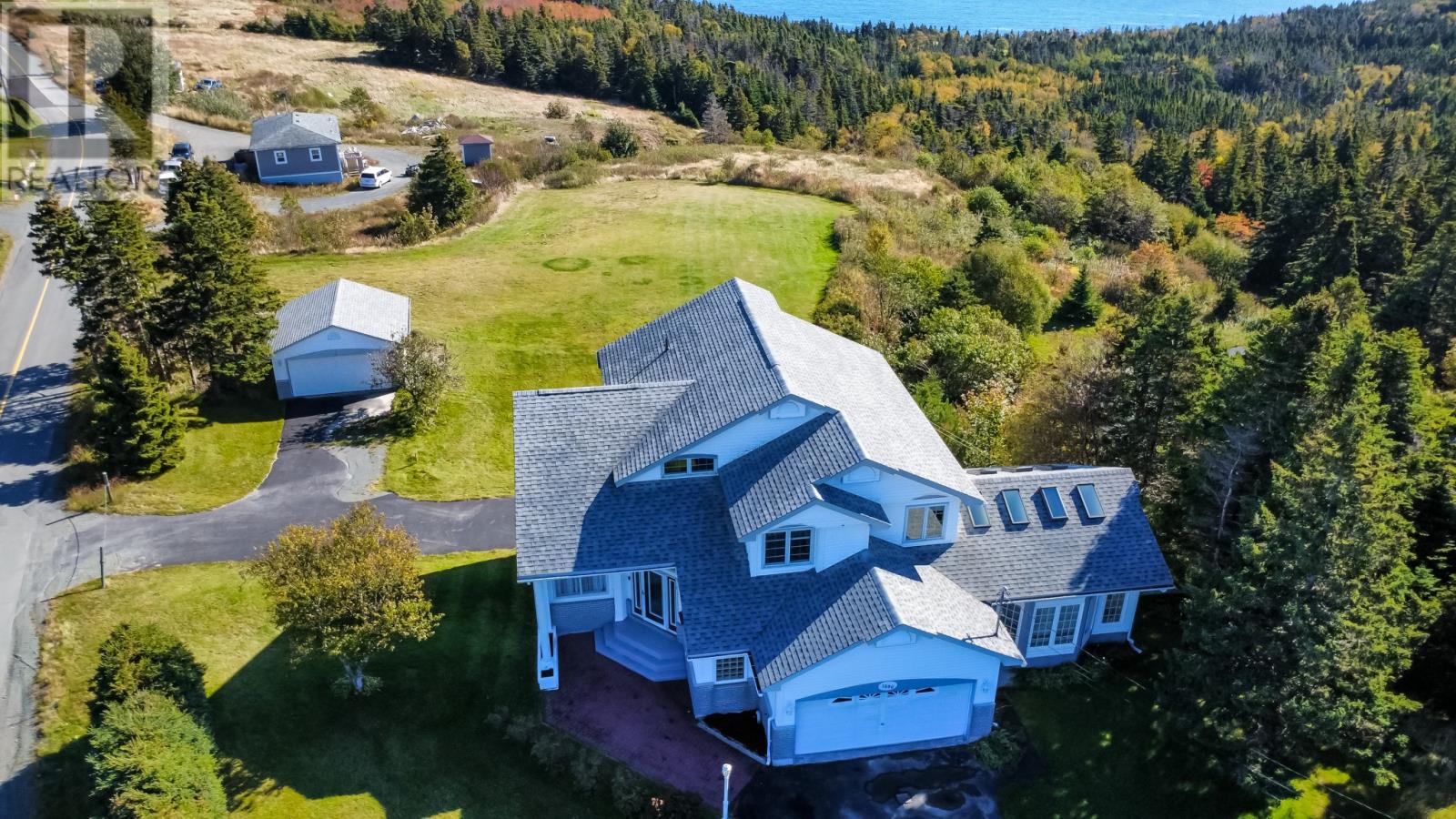 1696 Torbay Road - 47