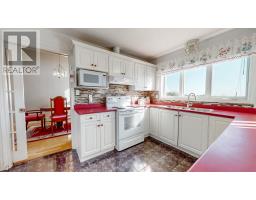 1696 Torbay Road thumbnail 14