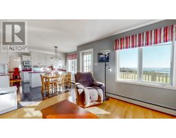 1696 Torbay Road thumbnail 17