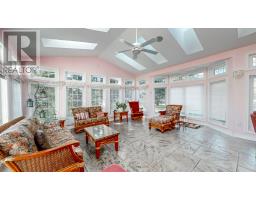 1696 Torbay Road thumbnail 20