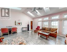 1696 Torbay Road thumbnail 21