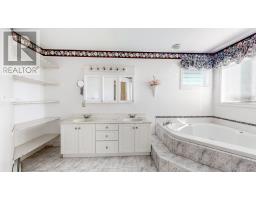1696 Torbay Road thumbnail 25