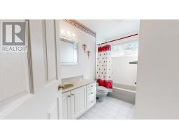 1696 Torbay Road thumbnail 30