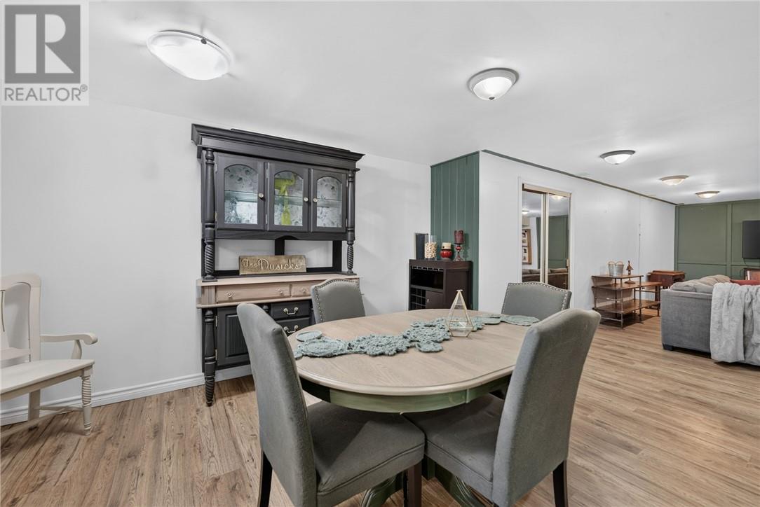 36 EDWARD Avenue - 52