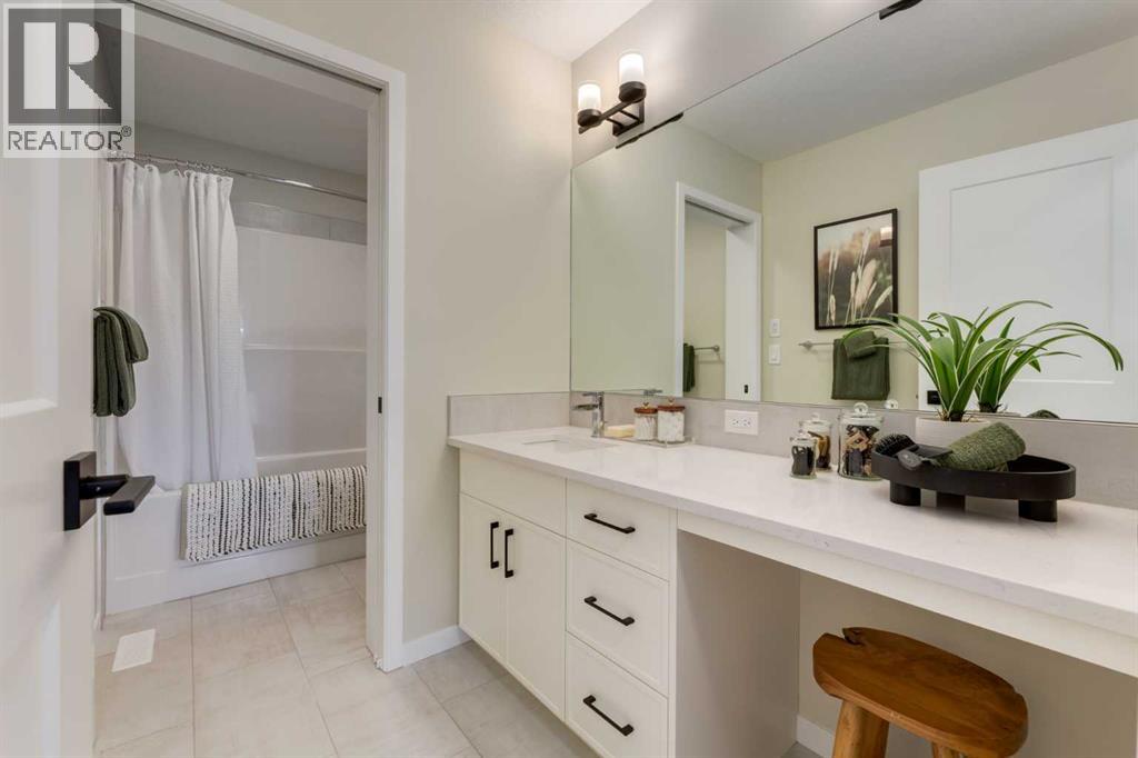 312 Montrose Crescent SE - 29