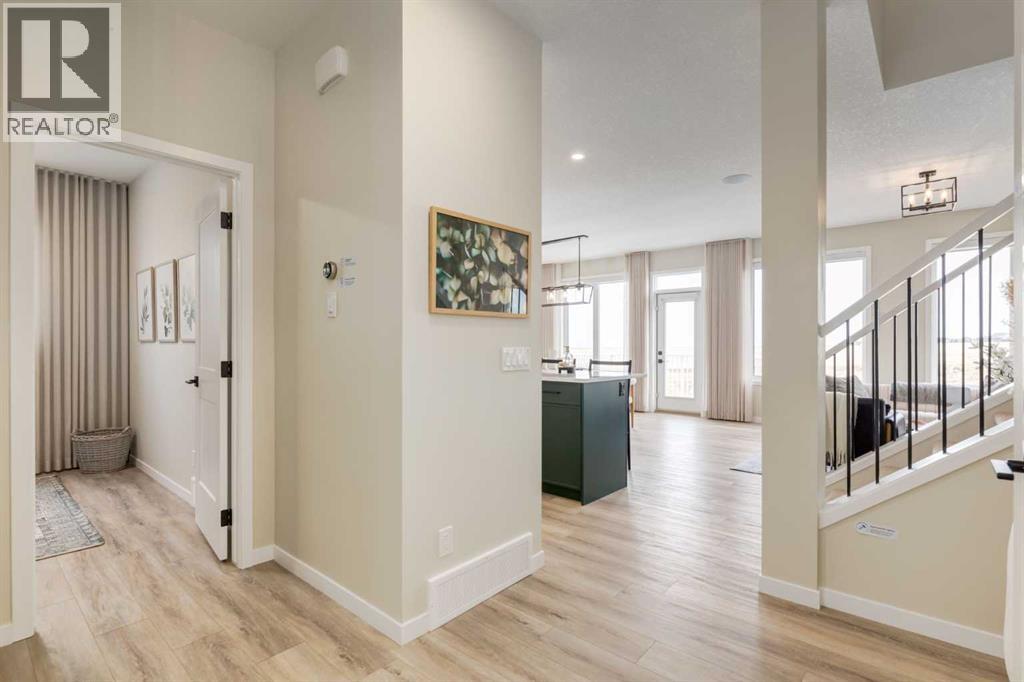 312 Montrose Crescent SE - 3