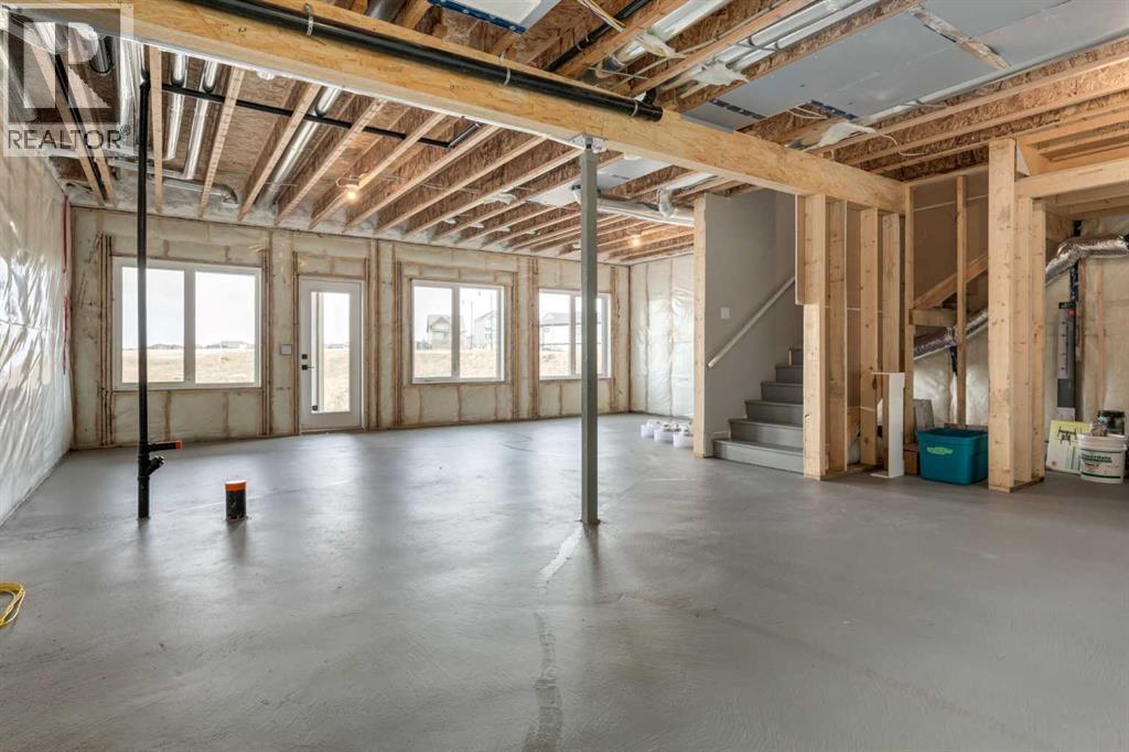 312 Montrose Crescent SE - 32
