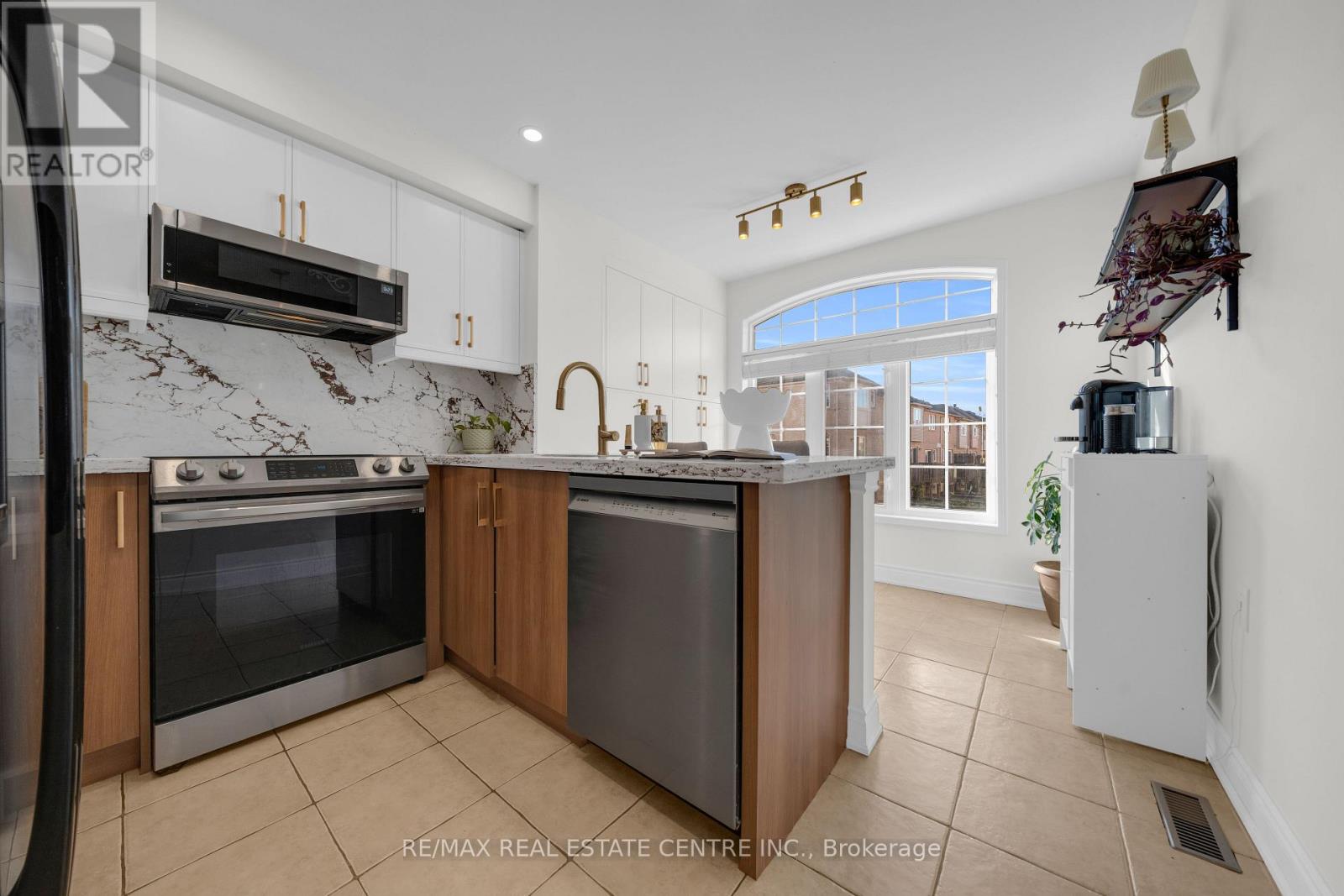 3440 REDPATH CIRCLE - 12